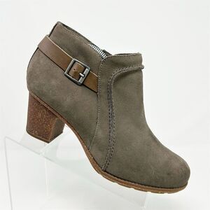 Clarks Gray Taupe Suede Heeled Ankle Boots Size 12 Casual Booties Fall Comfort